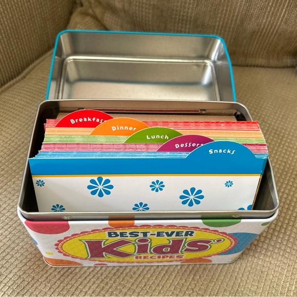 Best-Ever Kids’ Recipes in a Tin Box - Picture 2 of 13